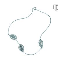 Load image into Gallery viewer, Cowire Shell Choker
