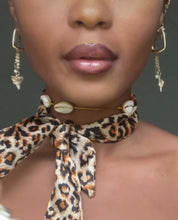 Load image into Gallery viewer, Cowire Shell Choker
