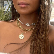 Load image into Gallery viewer, Cowire Shell Choker
